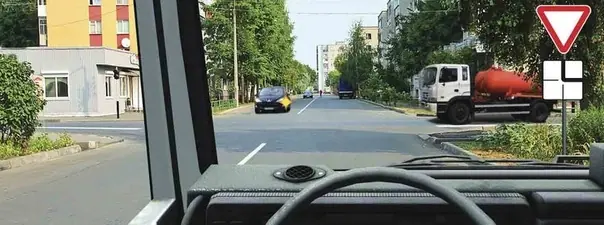 Дорожная ситуация к вопросу 15 билета ПДД №33